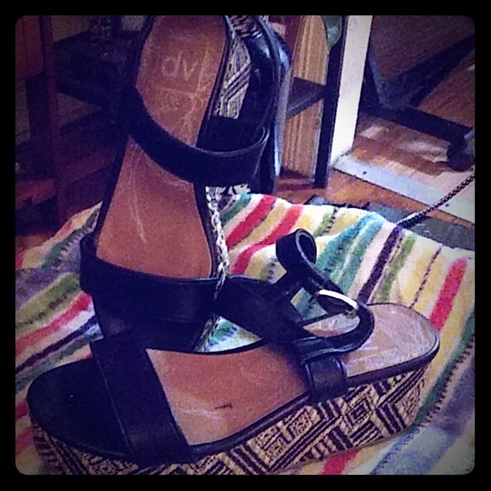 Dv summer sandals for cruising the beach or gettin